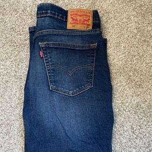 Men’s 33 x 32 541 Athletic Fit Levi Jeans